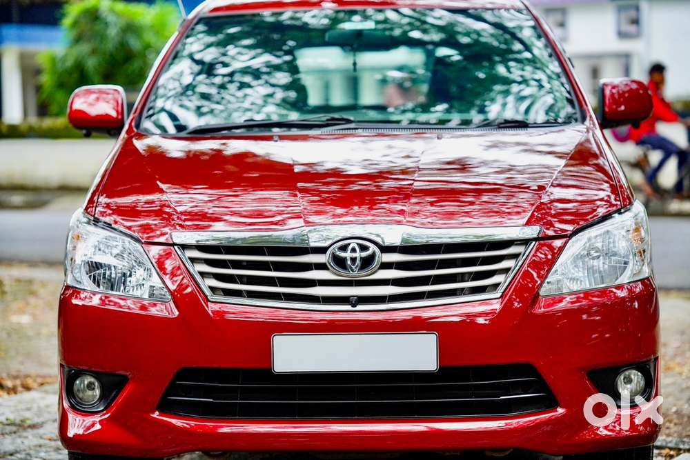 Toyota Innova 2012 - 8 Seater