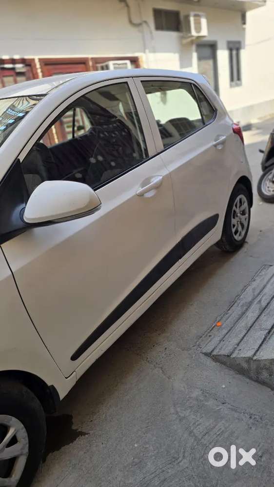 Hyundai I10 Sportz Petrol 2017(november Month)