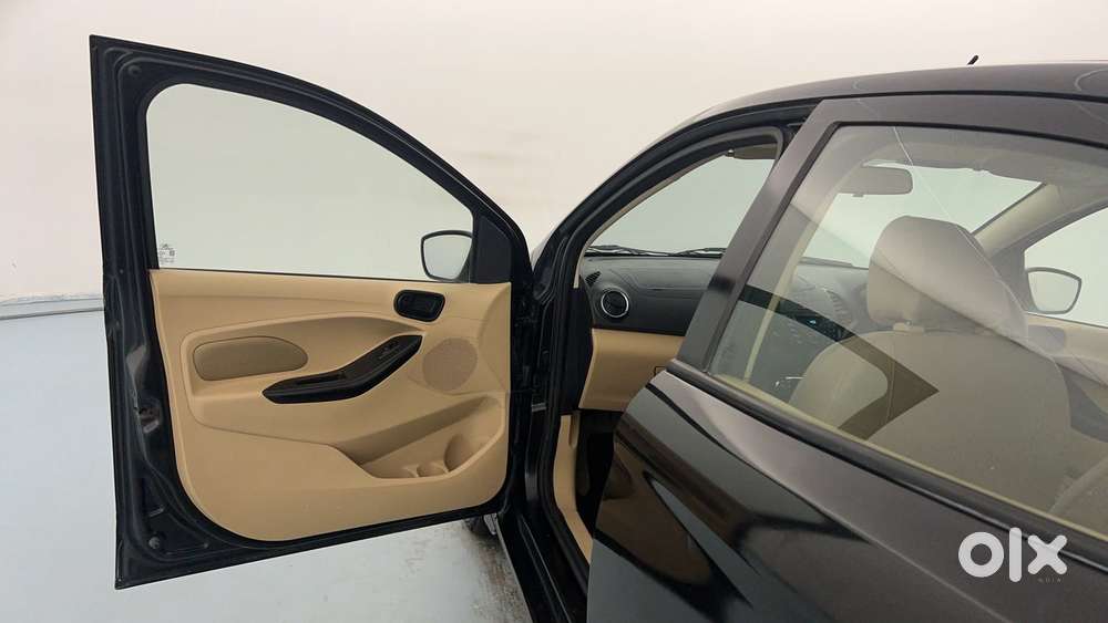 Ford Figo Aspire Titanium, 2016, Petrol