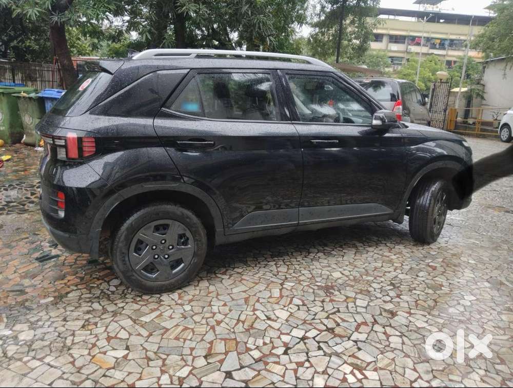 Hyundai Venue Petrol Manual 2025
