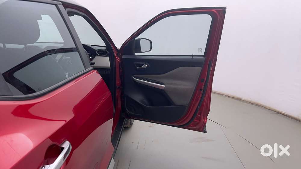 Nissan Magnite 1.0 Xv Dual Tone, 2023, Petrol