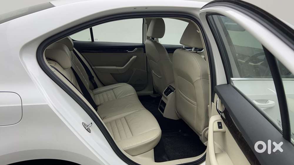 Skoda Octavia Ambition Plus 1.8 Tsi At, 2017, Petrol