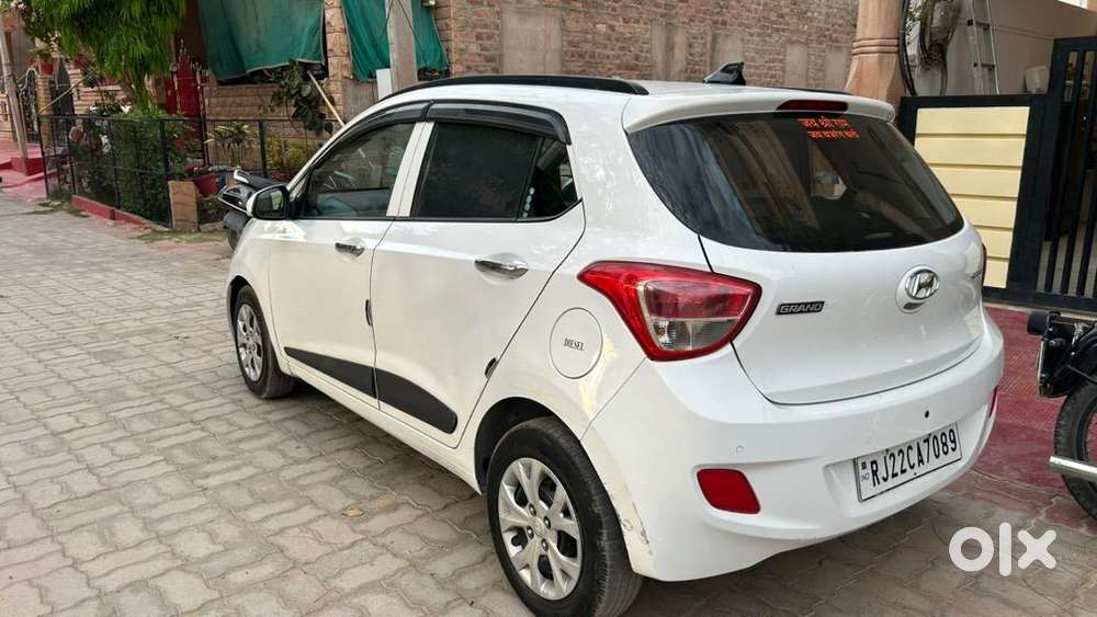 Hyundai Grand I10 Sportz  (push Button Start)