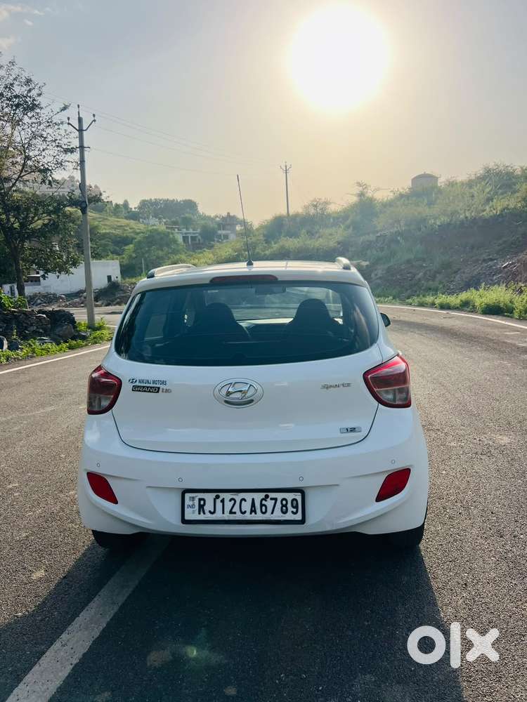 Hyundai Grand I10 Sportz, 2015, Petrol