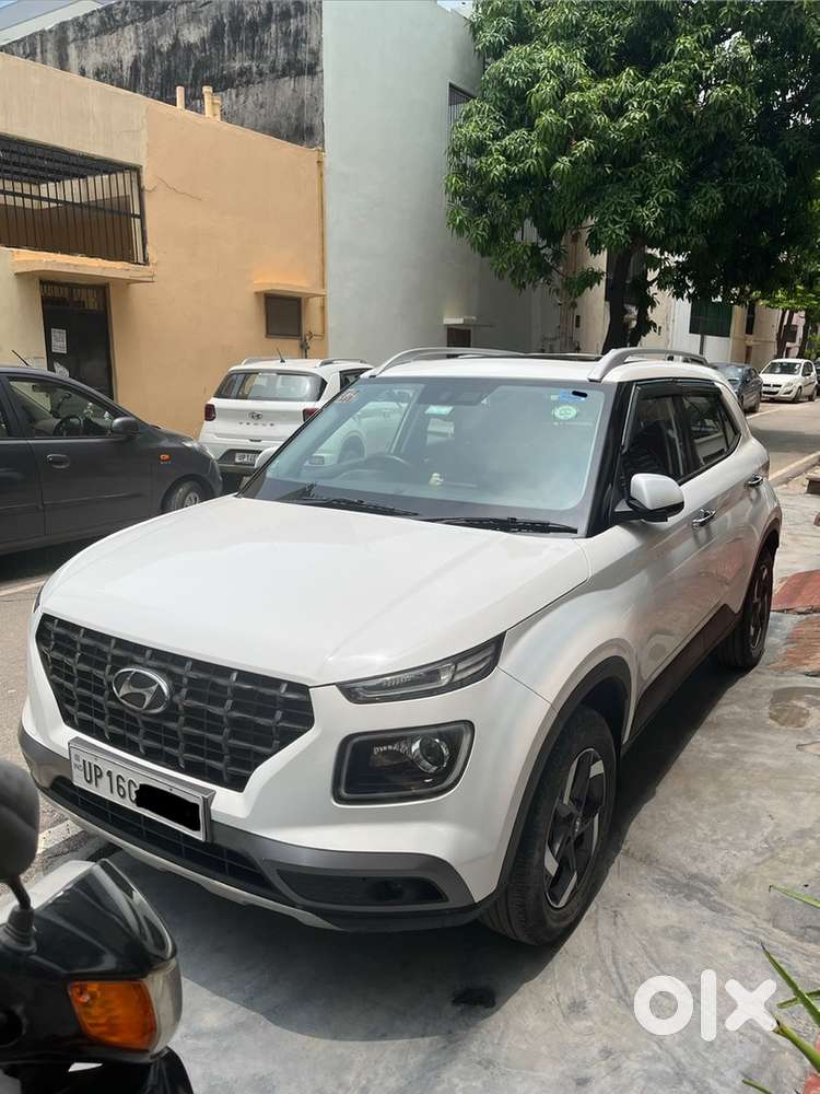 Hyundai Venue Petrol 2019 (automatic With Sun-roof)