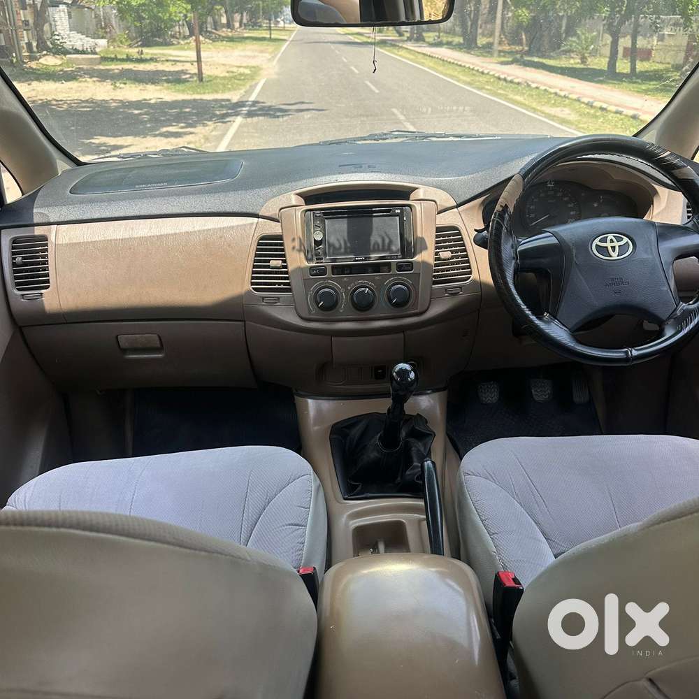 Toyota Innova 2.5 G (diesel) 7 Seater Bs Iv, 2015, Diesel