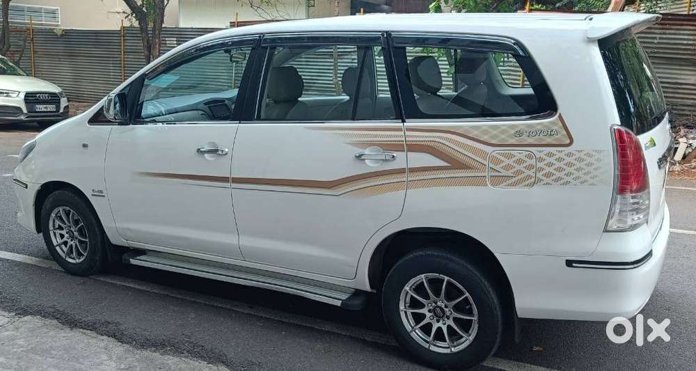 Toyota Innova 2.5 G (diesel) 7 Seater Bs Iv, 2010, Diesel