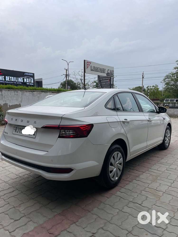Skoda Slavia Active 1.0l Tsi Mt, 2022, Petrol