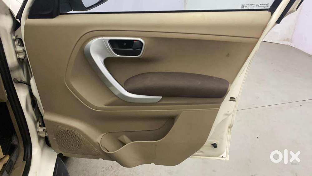 Mahindra Tuv 300 T8 Amt, 2016, Diesel