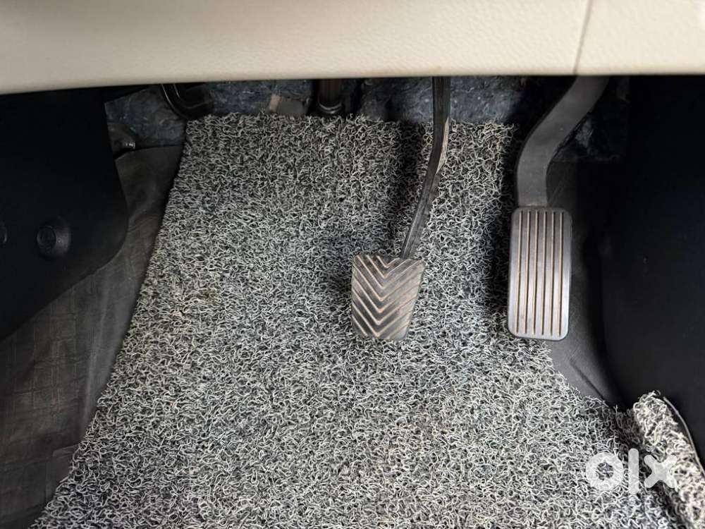 Kia Carens, 2023, Petrol