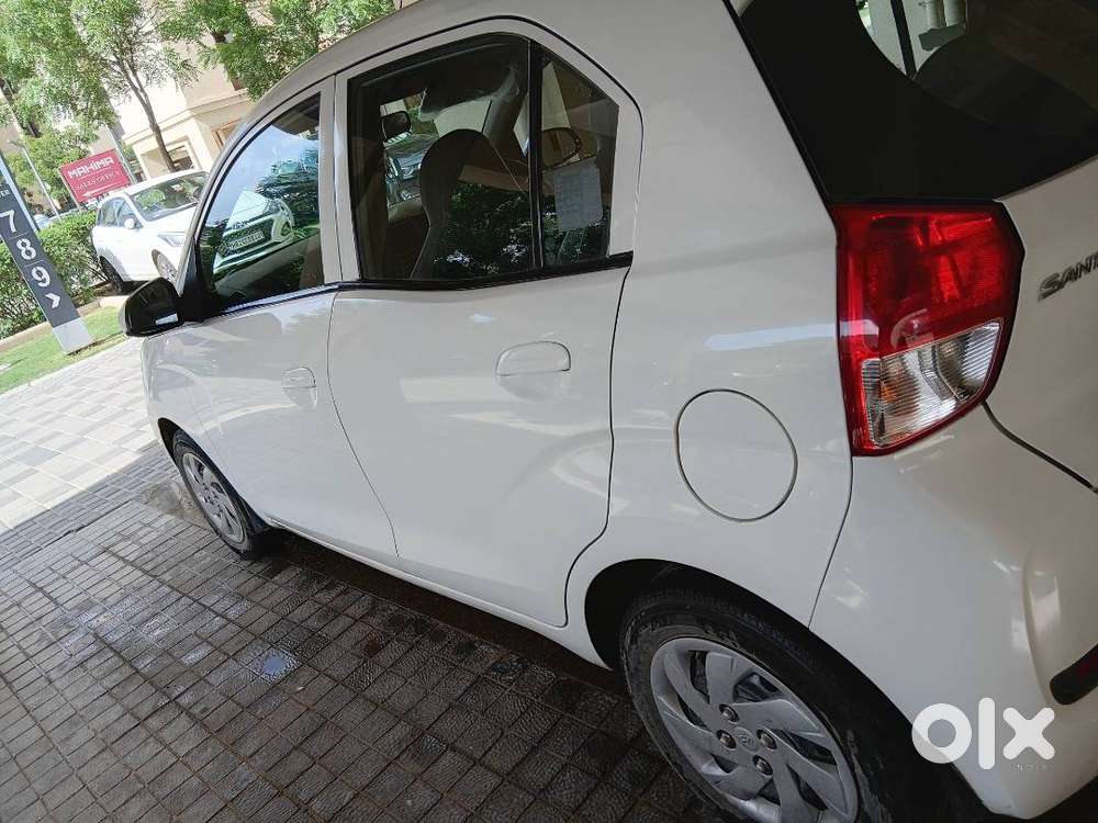 First-owner Hyundai Santro Sportz *(automatic)