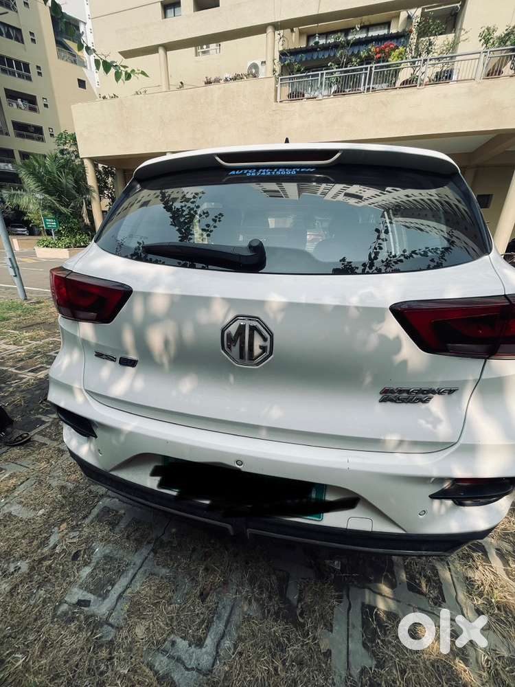 Mg Zs Ev White