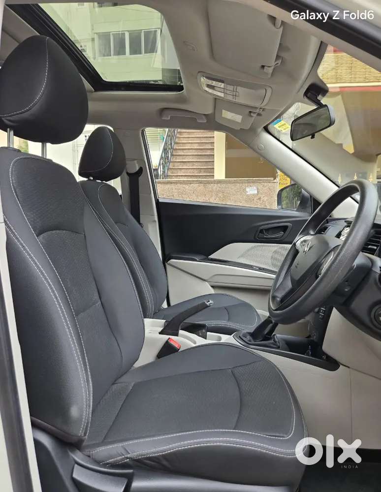 Mahindra Xuv300 W6 Optional With Sunroof Diesel