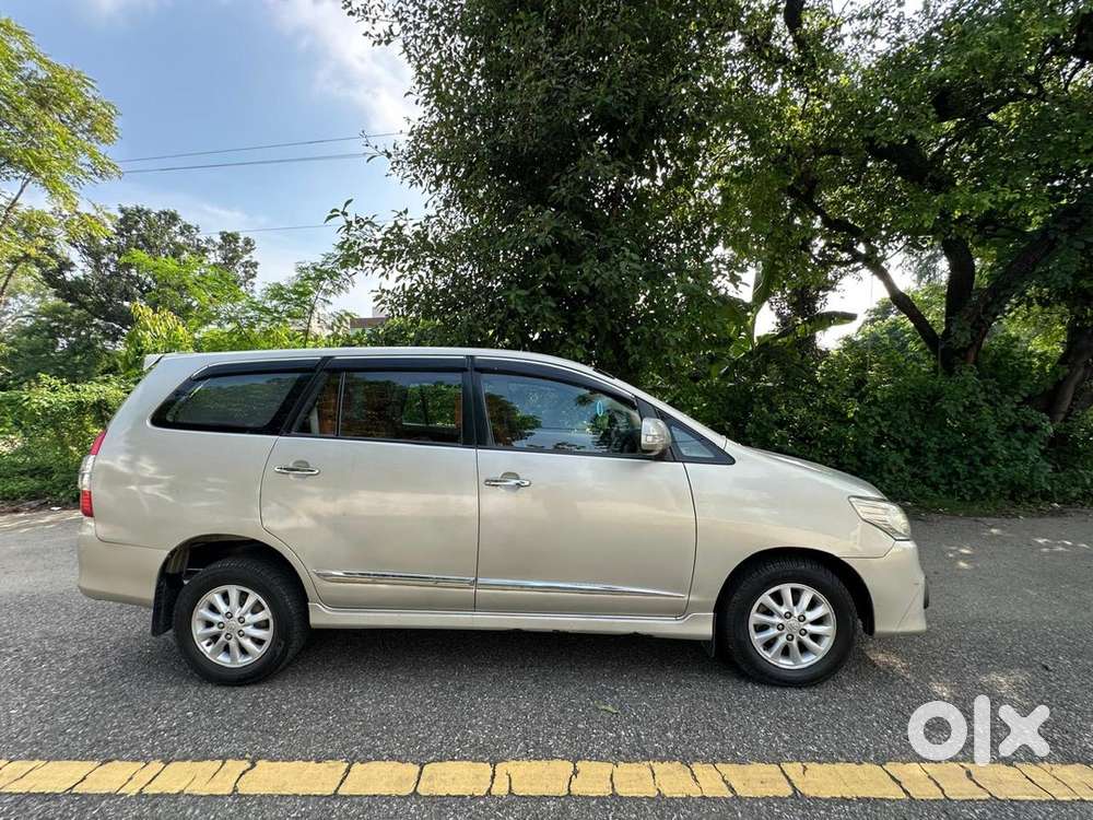 Toyota Innova 2015 Diesel 120000 Km Driven
