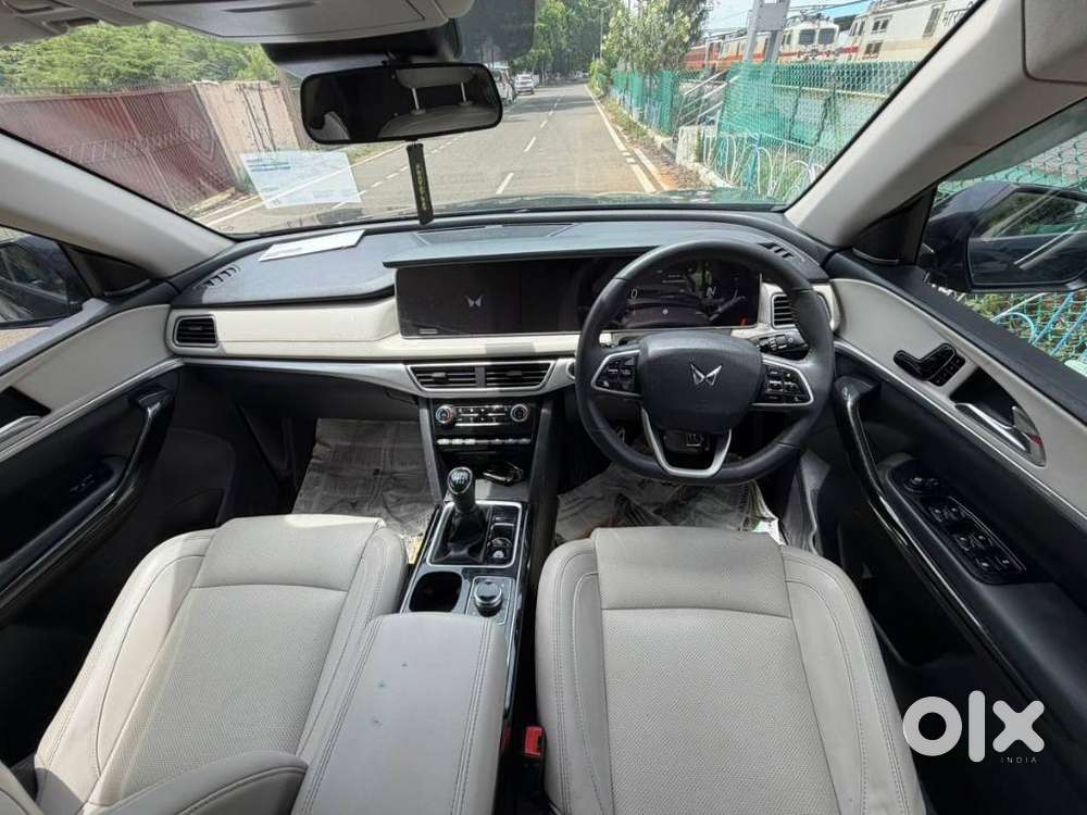 Mahindra Xuv700 2.2 Ax 7 Diesel Mt Luxury Pack Str, 2023, Diesel