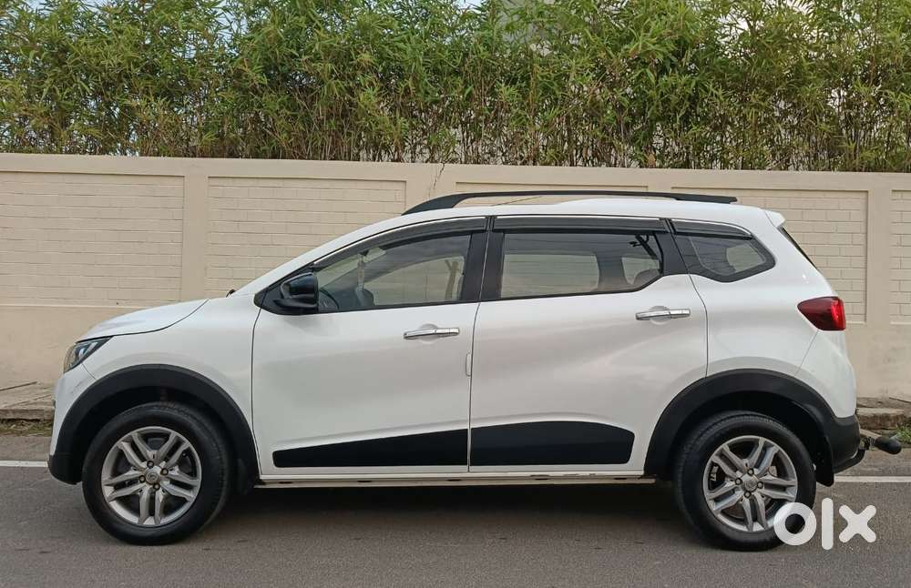 Renault Triber Rxz, 2023, Petrol