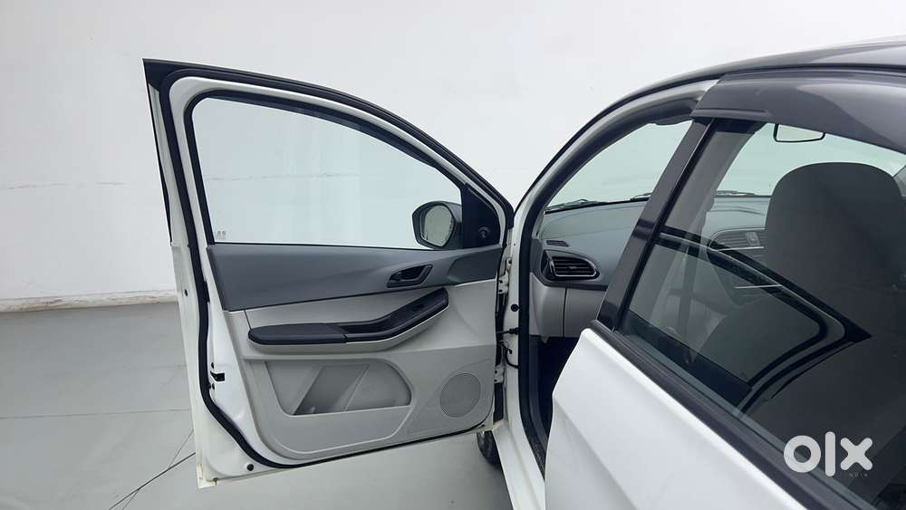 Tata Tiago 1.2 Revotron Xm Cng, 2025, Cng & Hybrids