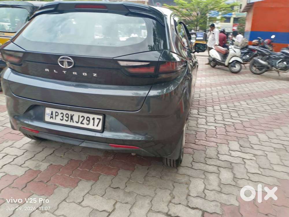 Tata Altroz 1.2 Xe, 2021, Petrol