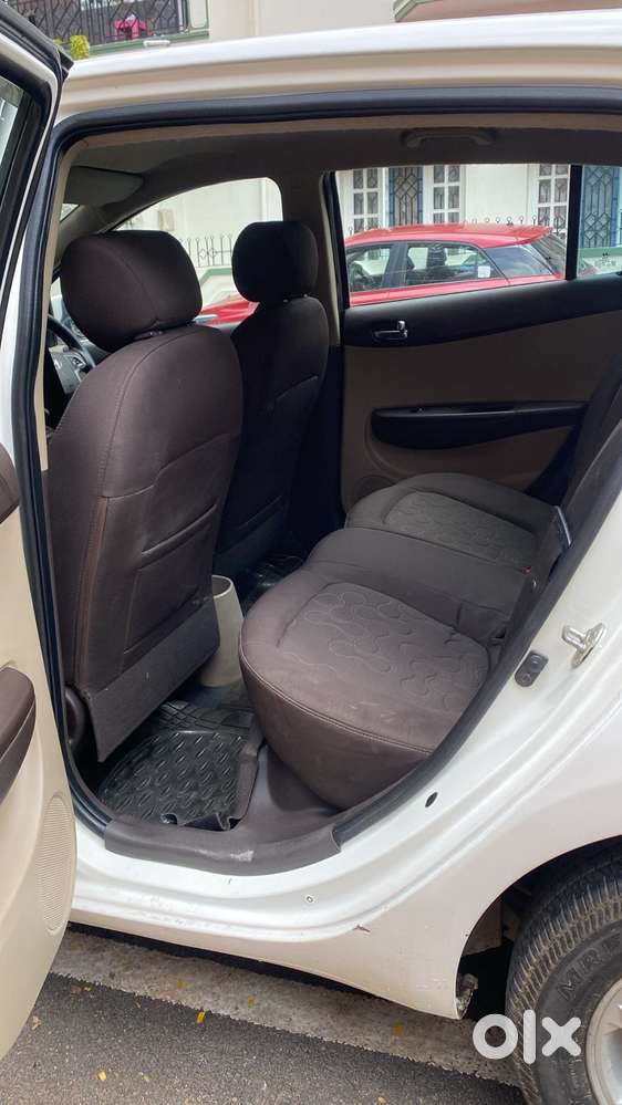 Hyundai I20 2010-2012 1.4 Asta At With Avn, 2011, Petrol