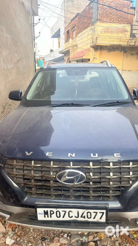 Hyundai Venue 2021 Petrol Well Maintained