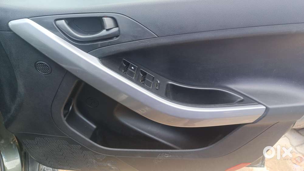 Tata Nexon 1.5 Revotorq Xma Amt (s), 2022, Petrol