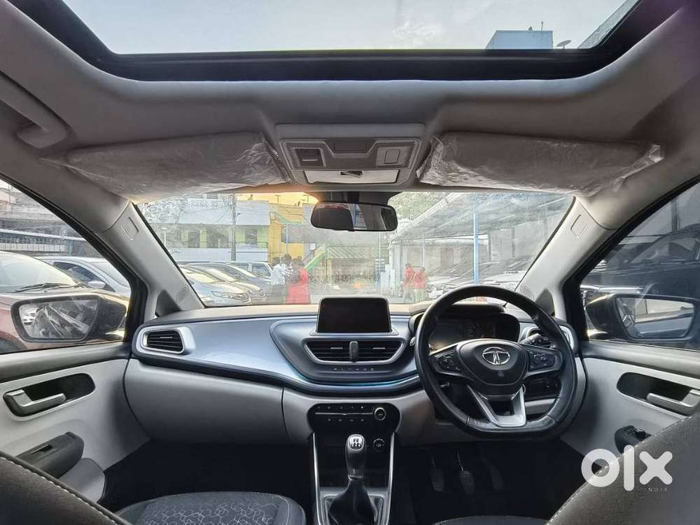 Tata Altroz Xz Plus (s), 2023, Petrol