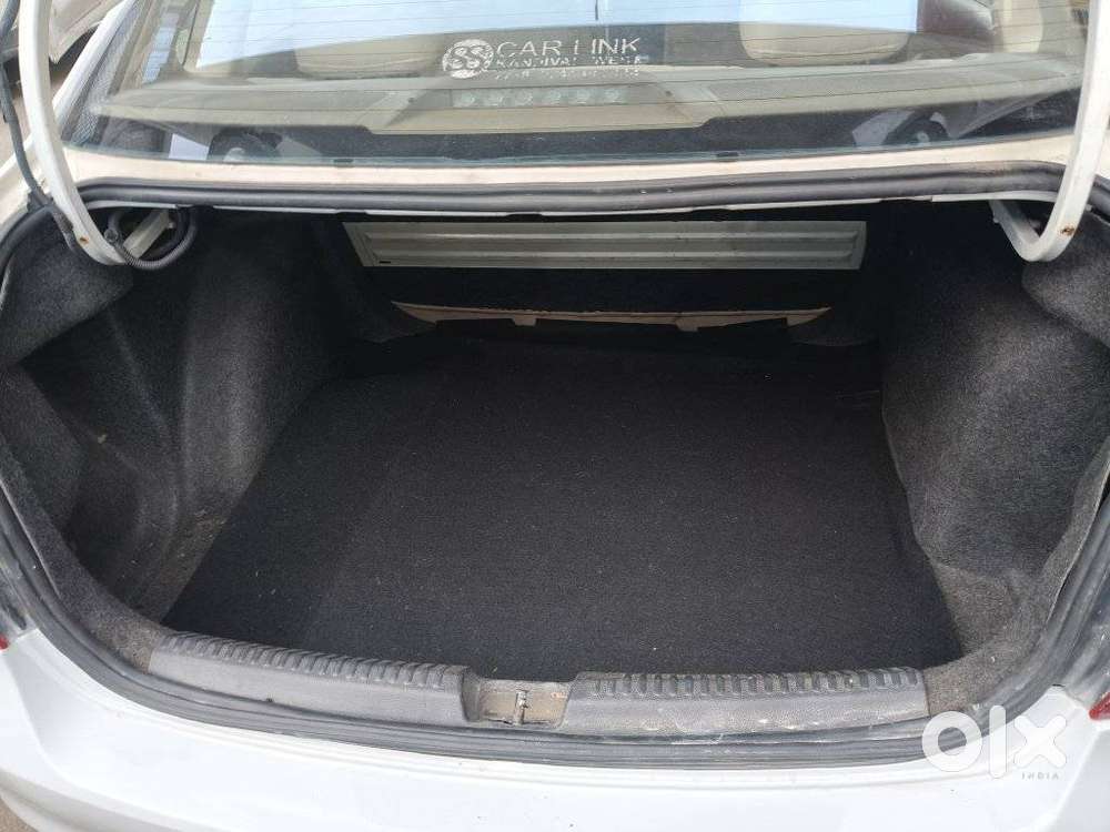 Skoda Rapid Elegance 1.6 Mpfi Mt, 2013, Petrol