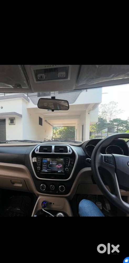 Mahindra Tuv 300 T10 Amt, 2018, Diesel