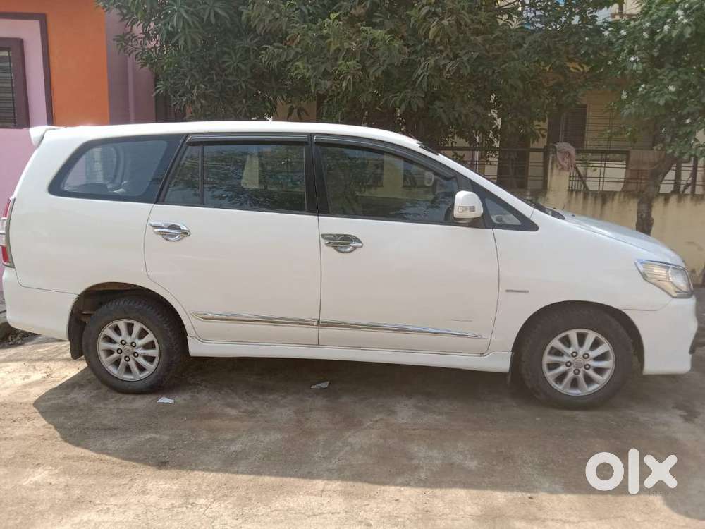 Innova V2.5  Dec. 30/12/2013 Model  Excellent Condition