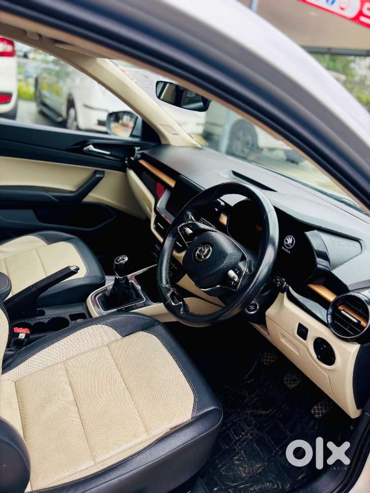 Skoda Slavia 1.0 Tsi Style, 2022, Petrol