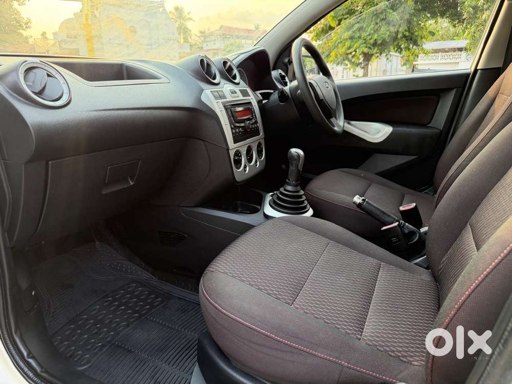 Ford Figo, 2012, Petrol