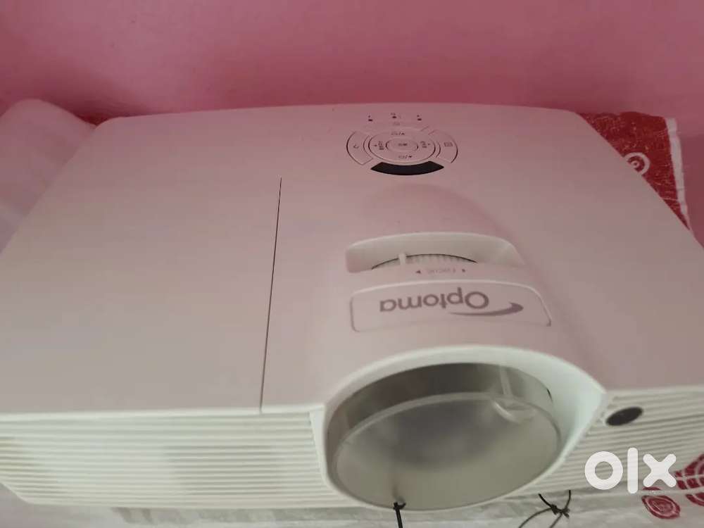 Optoma GT1080 Short Throw Projector in absolute mint condition.