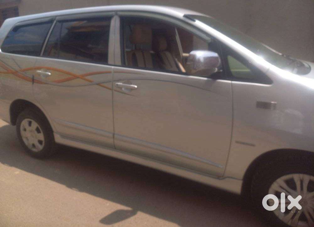 Toyota Innova 2.5 G (diesel) 8 Seater Bs Iv, 2014, Diesel