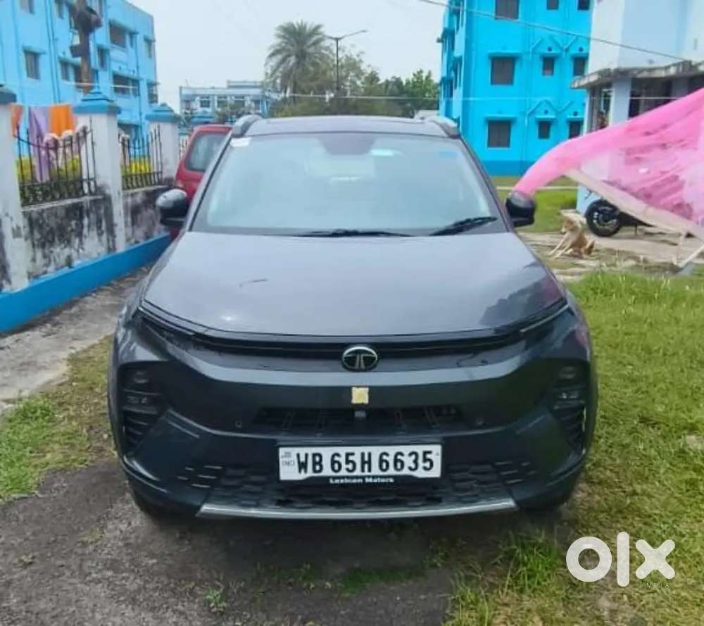 Tata Nexon Creative Plus Ps Dual Tone 2025 Petrol Manual