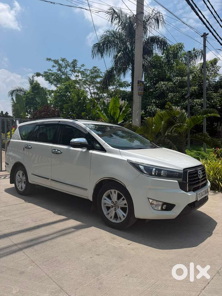Toyota Innova Crysta Z &ndash; Top-end