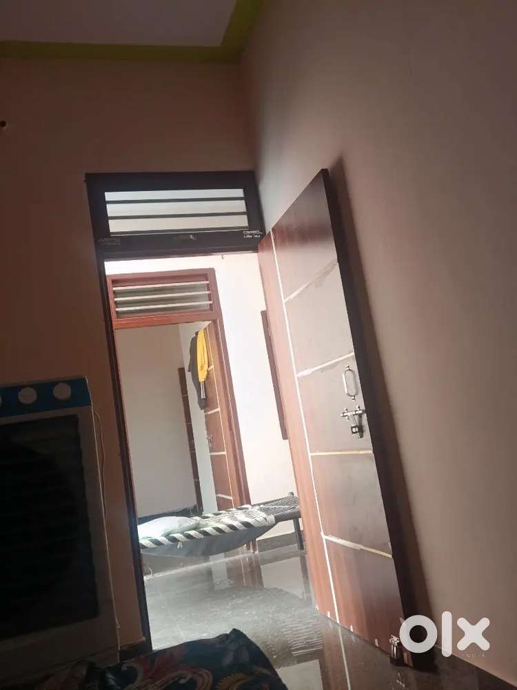 Room partner only female