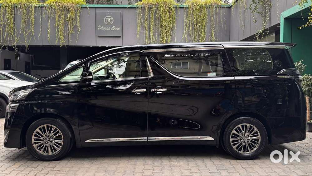 Toyota Vellfire 2.5 Executive Lounge, 2021, Petrol