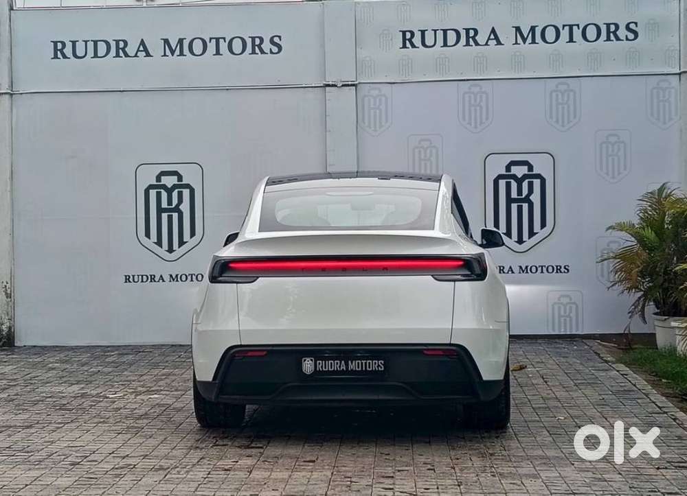 Tesla Model Y Rear-wheel Drive (rwd), 2025, Electric