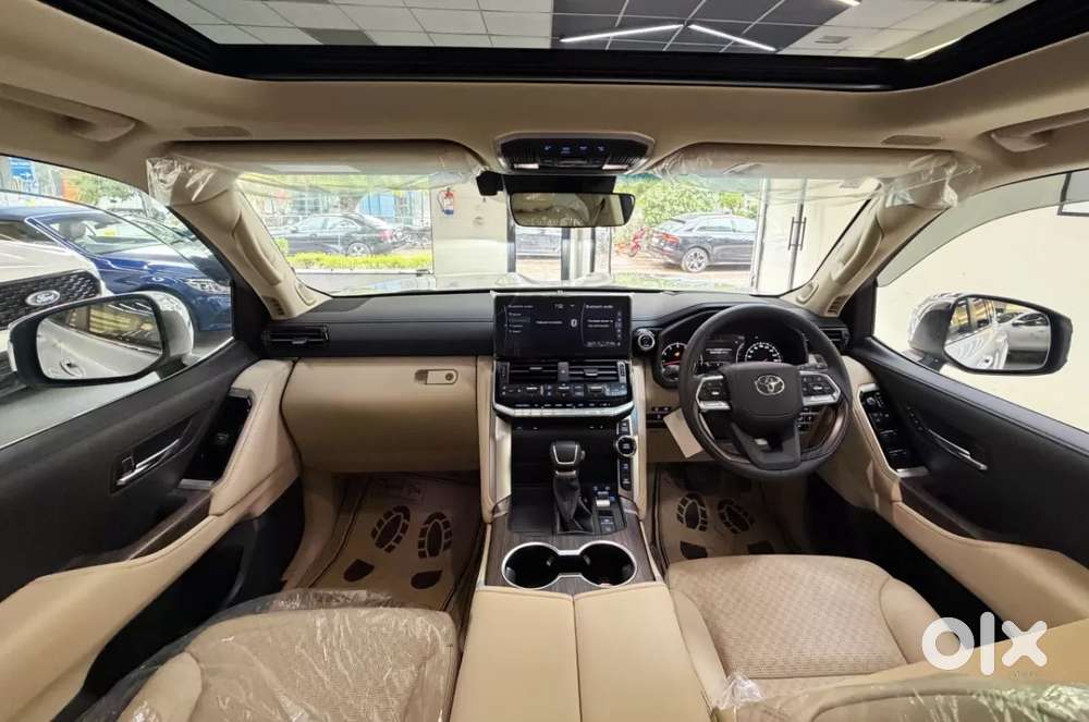 Toyota Land Cruiser V8 Petrol, 2026, Petrol
