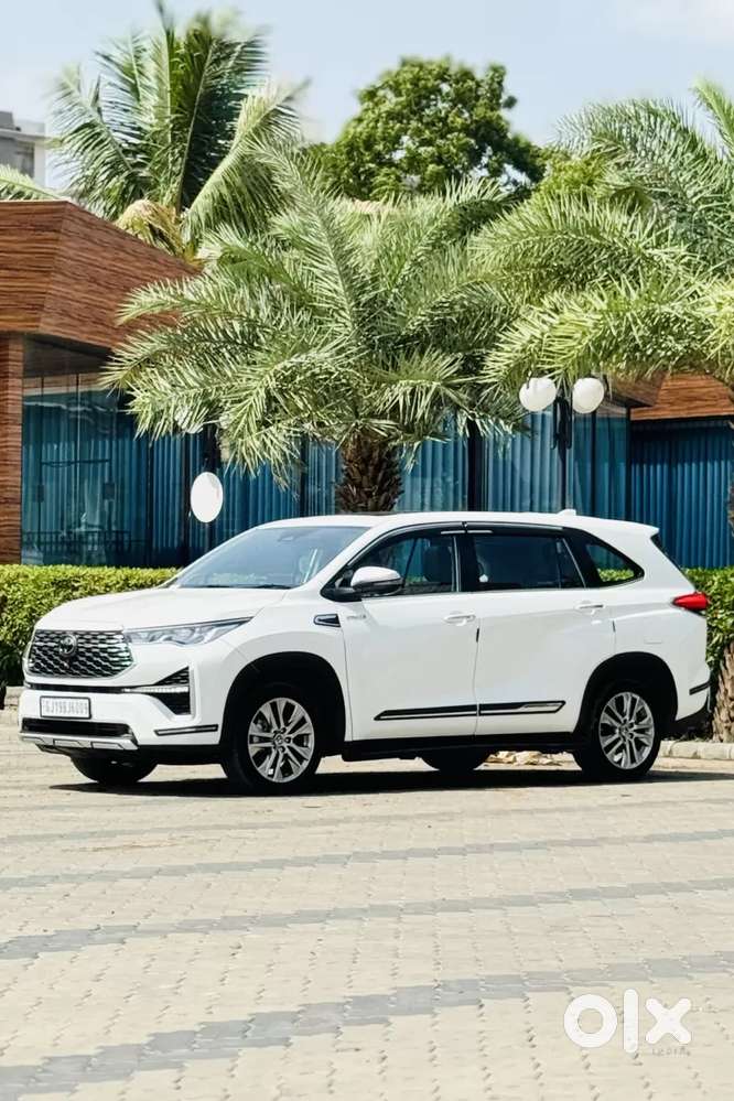 Toyota Innova Hycross 2.0 Zx Hybrid 7 Str, 2024, Petrol