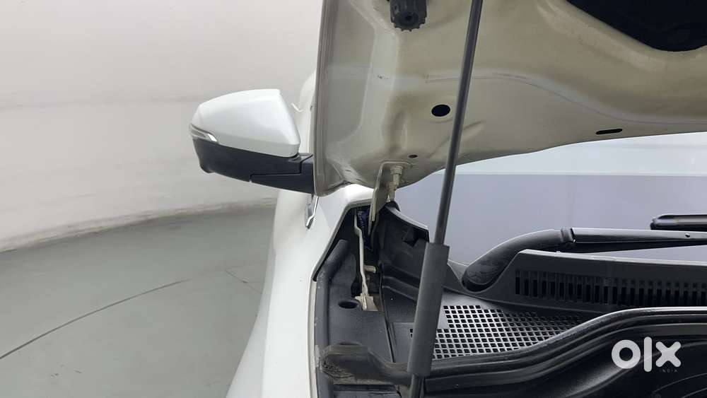 Mahindra Xuv700 2.0 Ax 7 Petrol At Luxury Pack Str, 2021, Petrol