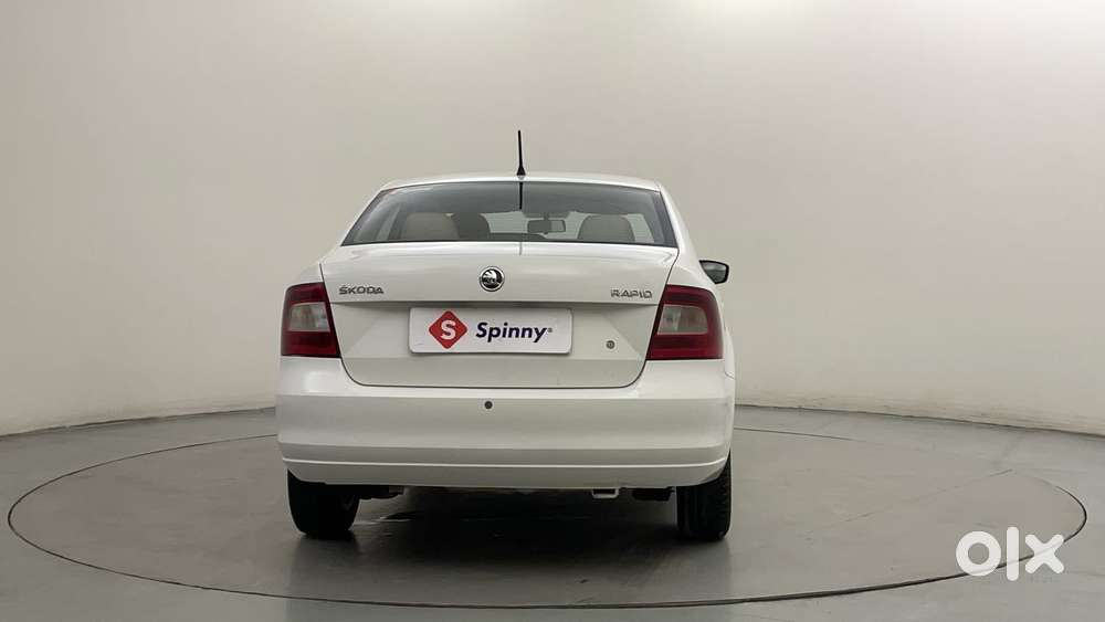 Skoda Rapid 1.6 Mpi Ambition, 2015, Petrol