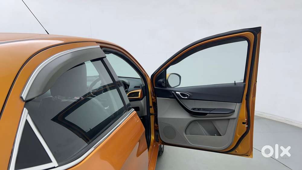 Tata Tiago Xza, 2017, Petrol