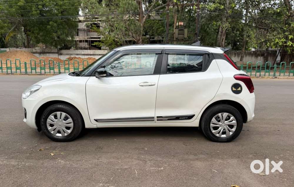 Maruti Suzuki Swift Vxi + Manual, 2022, Petrol