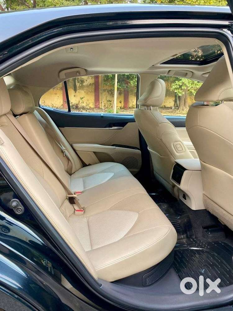 Toyota Camry [2019-ongoing] 2.5 Hybrid, 2022, Cng & Hybrids