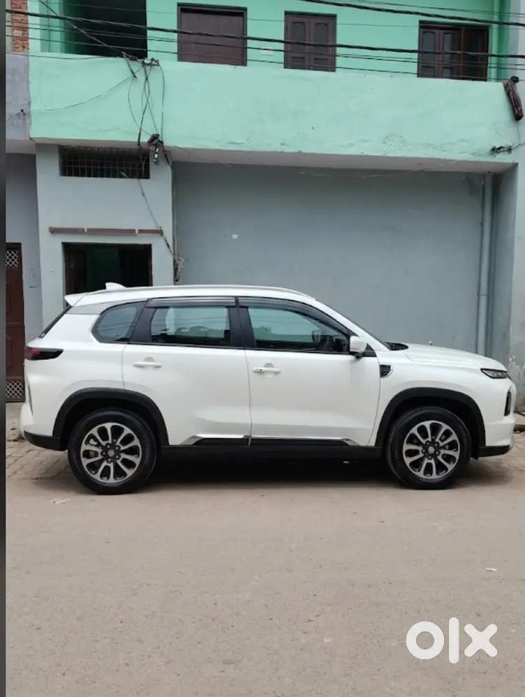 Maruti Suzuki Grand Vitara 5 Seater 2024 Petrol Well Maintained