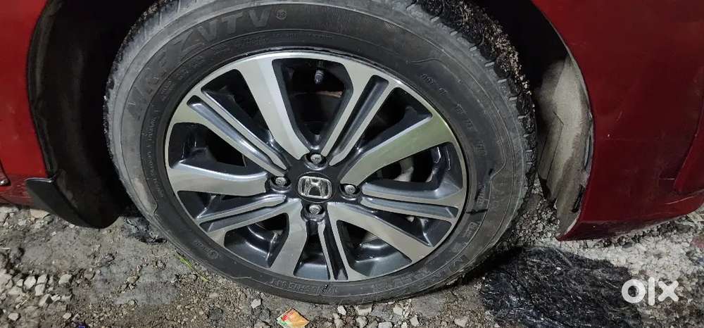 Honda Amaze 2nd Gen 2025 Petrol 13500 Km Driven
