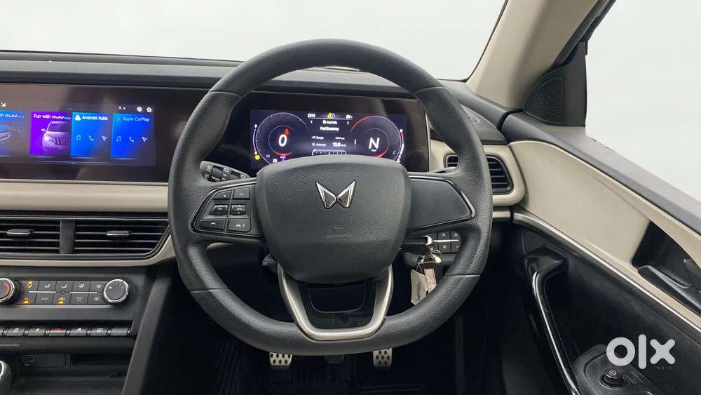 Mahindra Xuv700 2.0 Ax 5 Petrol Mt 7 Str, 2022, Petrol