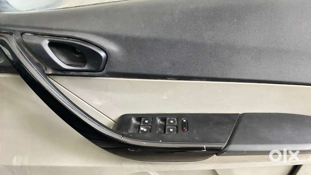 Tata Tiago 1.2 Revotron Xt, 2017, Petrol