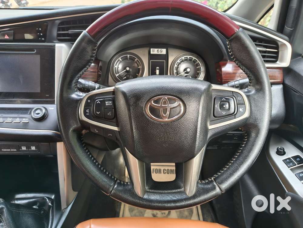 Toyota Innova Crysta 2016 2.4 V 8 Seat